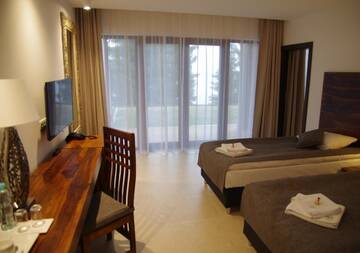 Фото номера Семейный номер с видом на озеро Отель M Club Hotel | Lubie Resort г. Дравско-Поморске 2